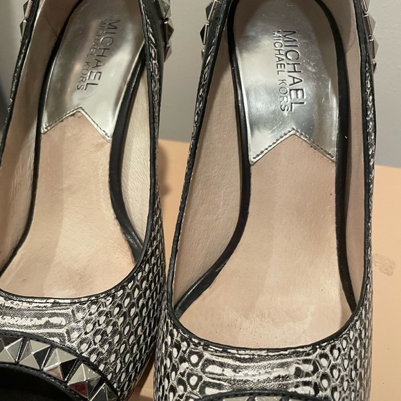 Michael Kors pumps almost like new👠👠 - Picture 6 of 11